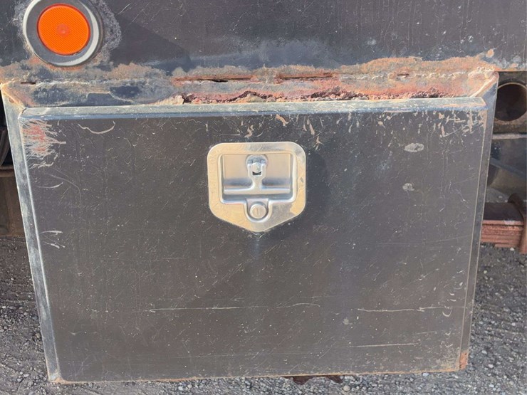 2004-dodge-ram-3500-image-13