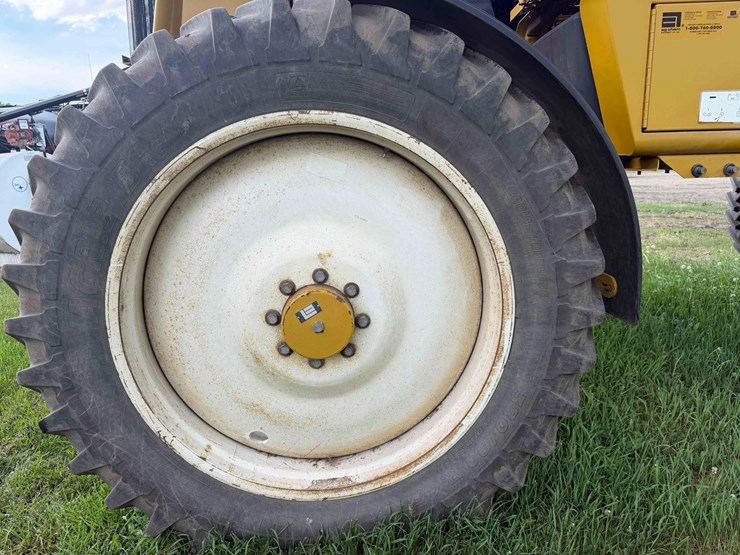 rogator-864-sprayer-image-11