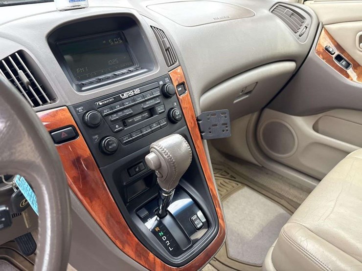 2000-lexus-rx300-image-15