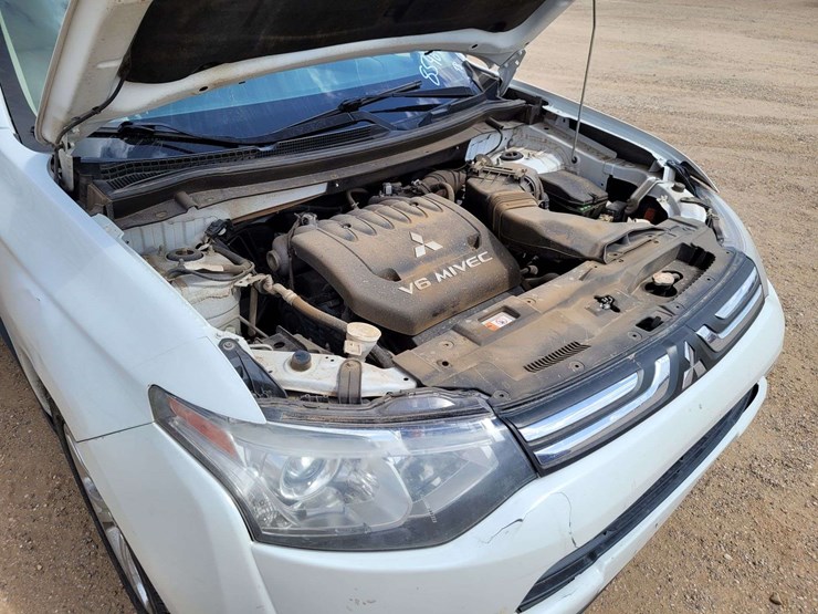 2014-mitsubishi-outlander-image-23