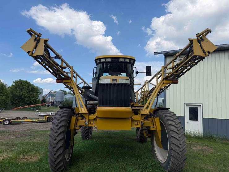 rogator-864-sprayer-image-8