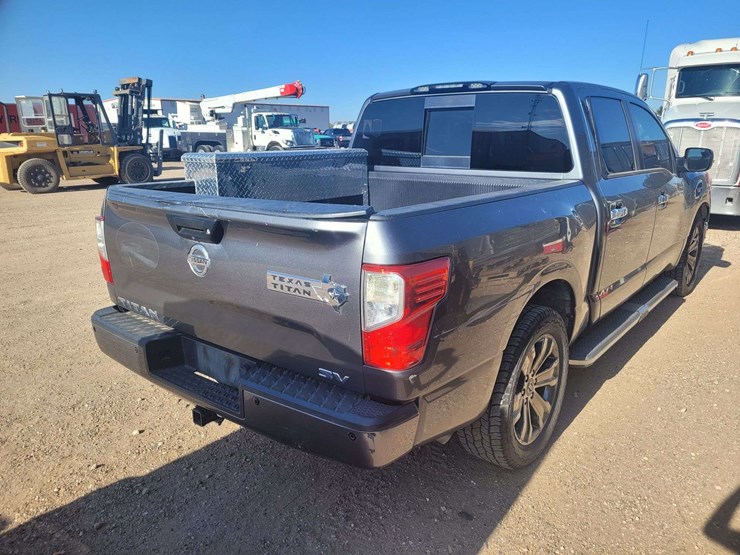 2017-nissan-titan-image-6