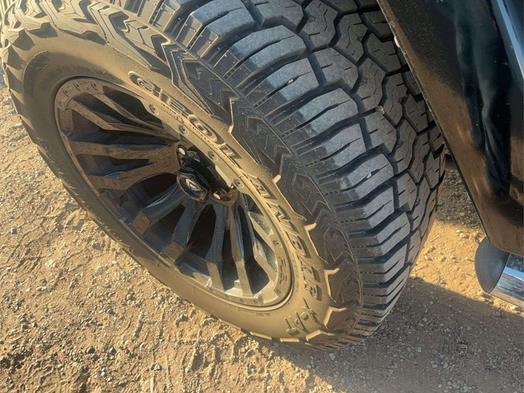 2015-jeep-wrangler-unlimited-sahara-image-20