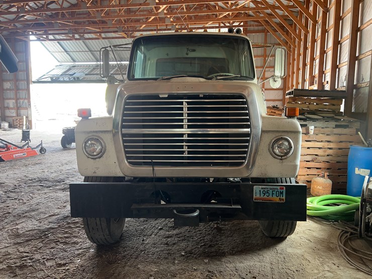 1984-ford-9000-image-2