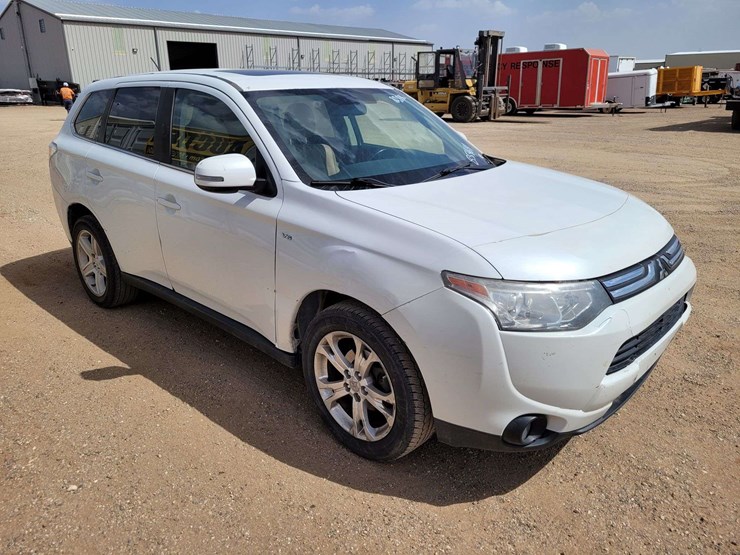 2014-mitsubishi-outlander-image-2