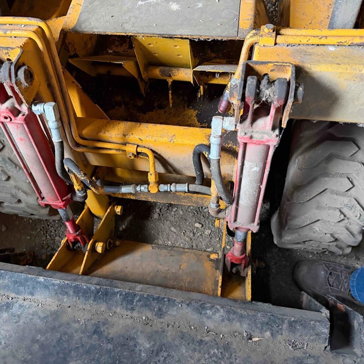 Mini-Cat Skid Steer