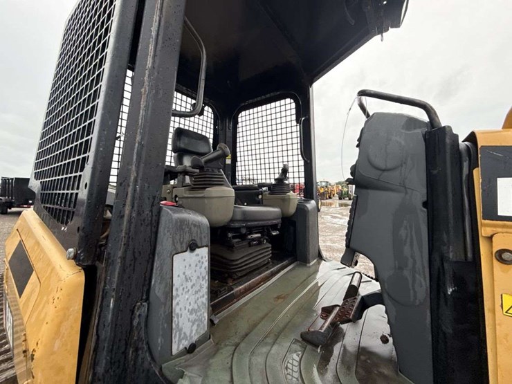 caterpillar-d5k-image-17
