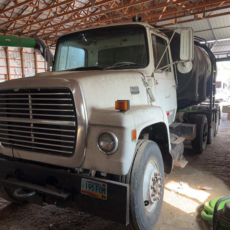 1984 FORD 9000