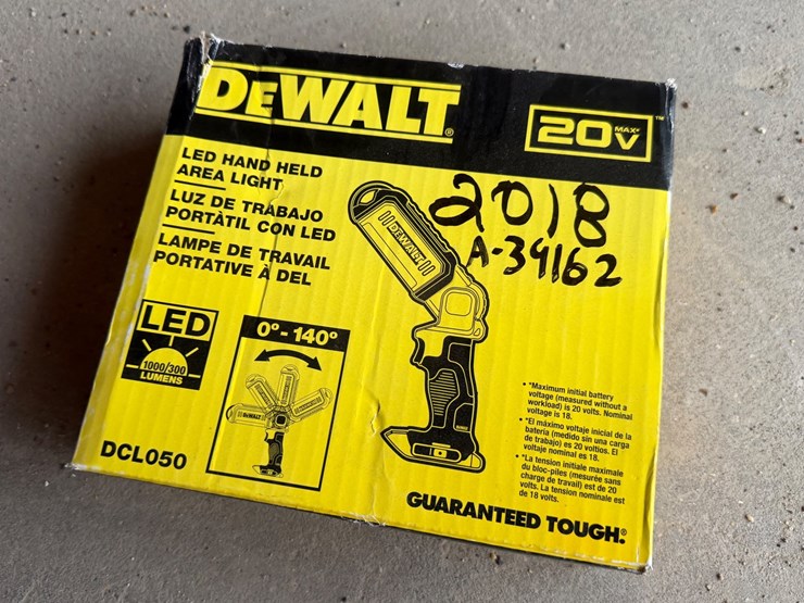 #2018-•-dewalt-20v-led-handheld-area-light-image-1