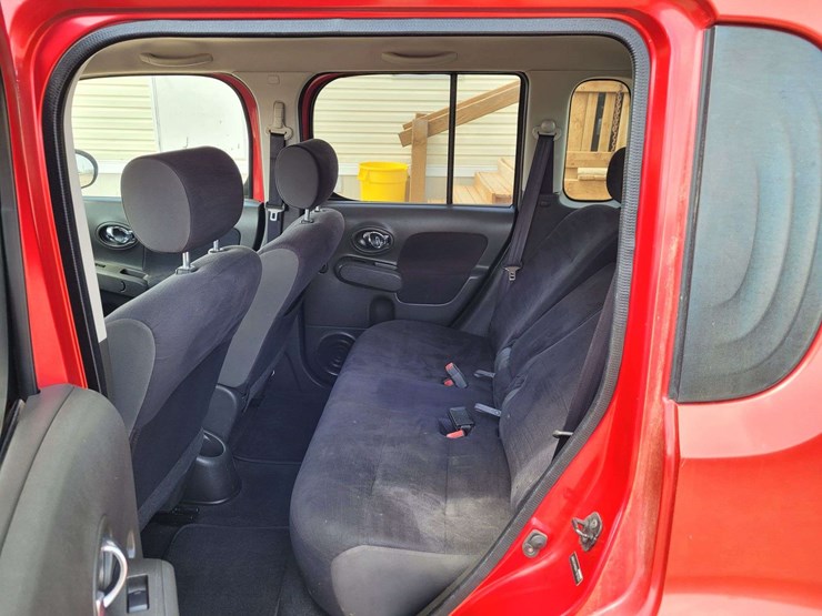 2010-nissan-cube-image-10