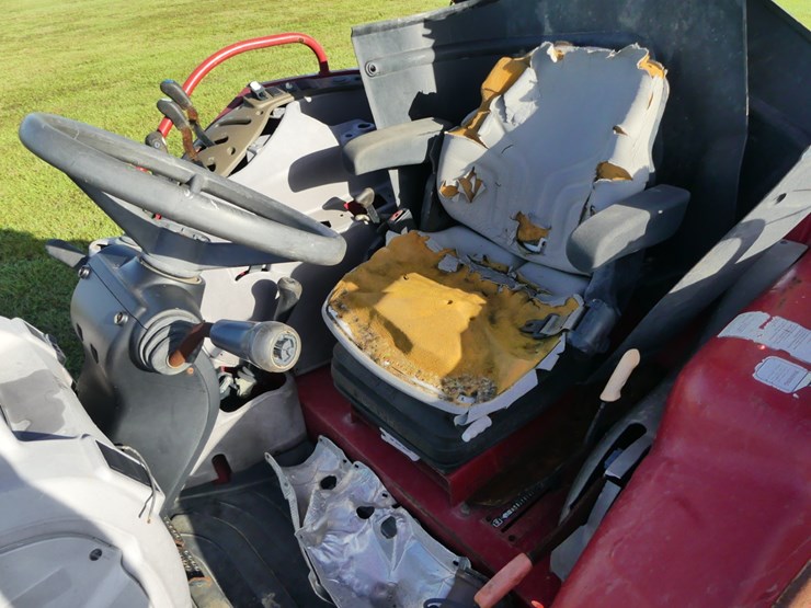 2017-case-ih-farmall-140a-image-11