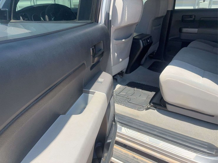 2010-toyota-tundra-image-19