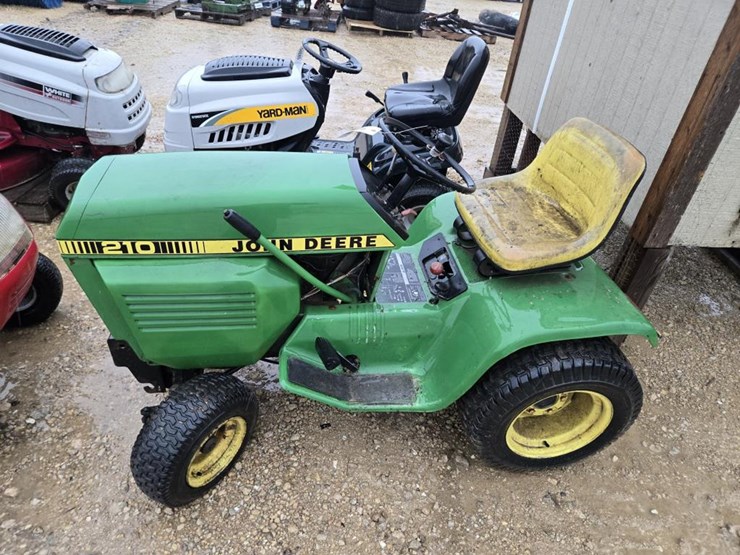 john-deere-210-image-3