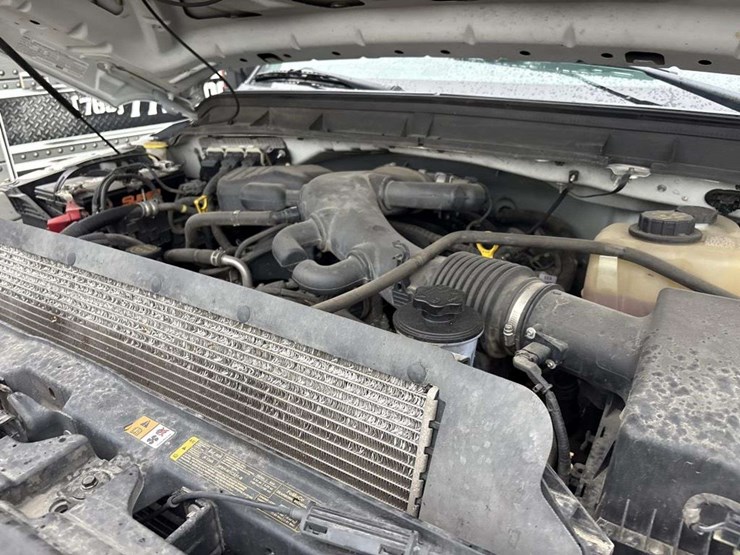 2014-ford-f550-xl-image-17