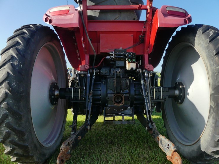 2017-case-ih-farmall-140a-image-5