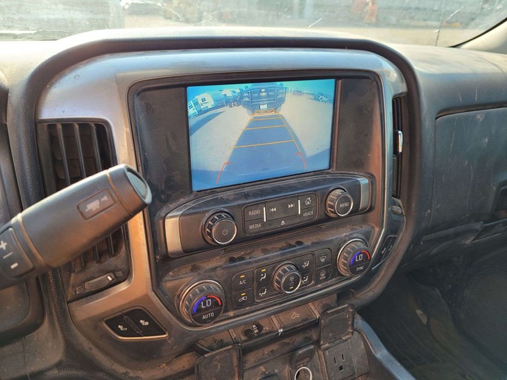 2017-chevrolet-silverado-2500-lt-image-18