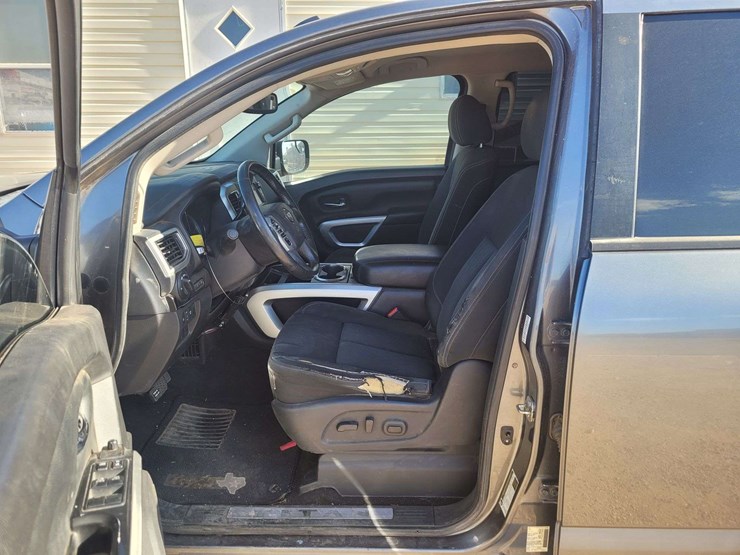 2017-nissan-titan-image-13