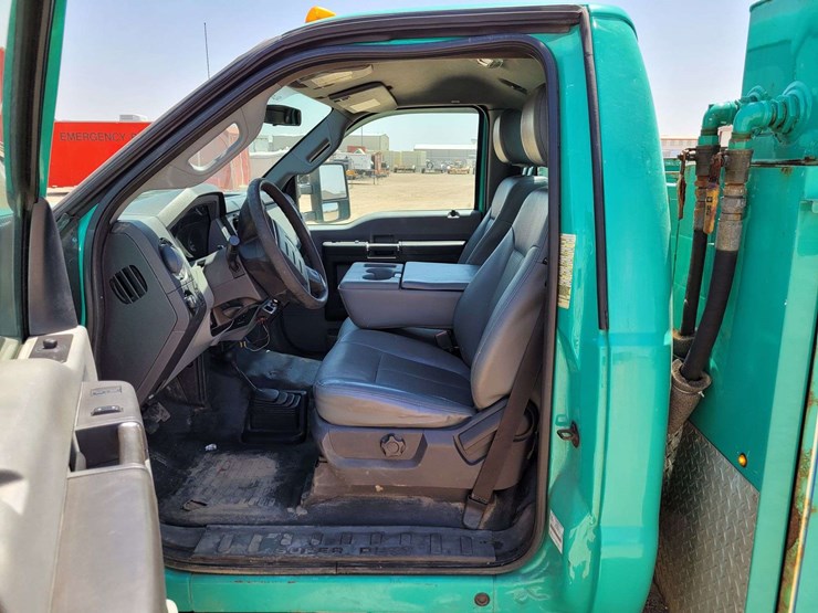 2015-ford-f550-image-18