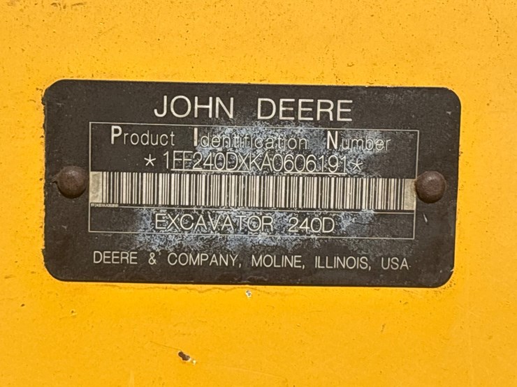 2010-deere-240d-lc-image-24