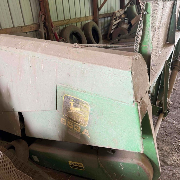John Deere  835A Header