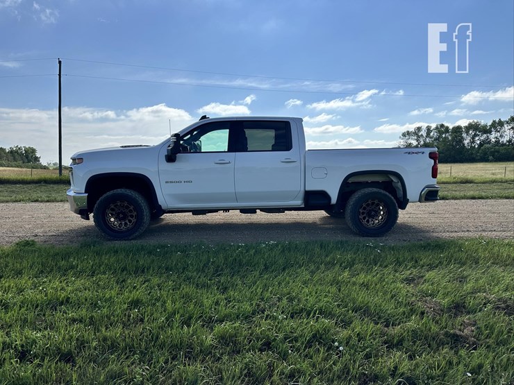 2021-chevrolet-silverado-2500hd-lt-image-4