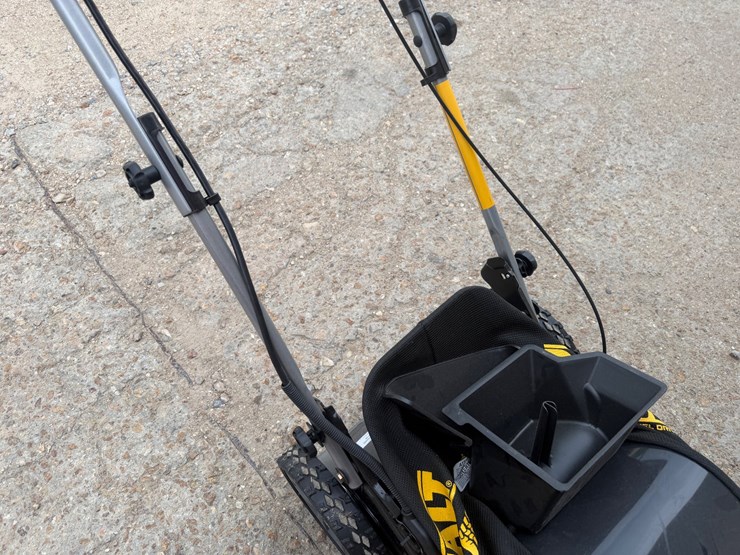 #2005-•-dewalt-rwd-push-mower-image-9