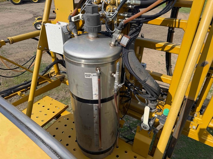 rogator-864-sprayer-image-30