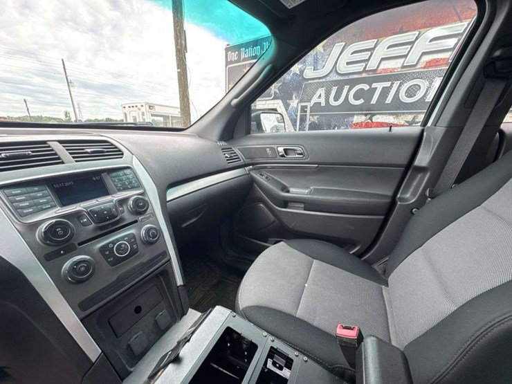 2014-ford-explorer-police-interceptor-image-10