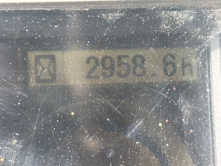 2010-deere-240d-lc-image-22