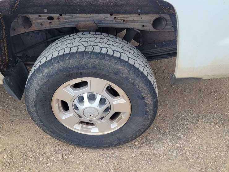 2016-chevrolet-silverado-2500-lt-image-3