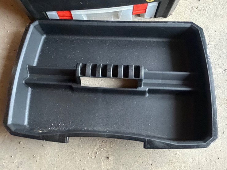 #2003-•-black-and-decker-tool-box-image-9