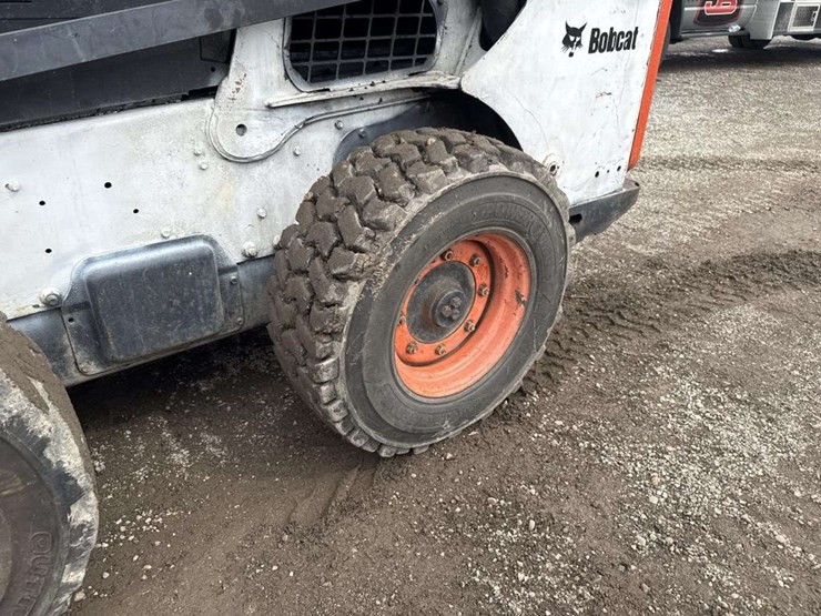 2012-bobcat-s750-image-5