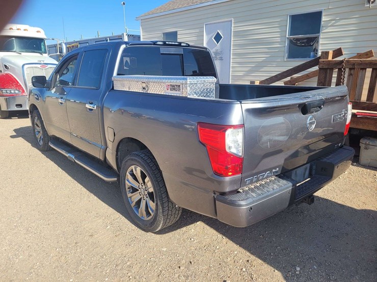 2017-nissan-titan-image-7