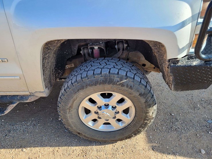 2017-chevrolet-silverado-2500-lt-image-3