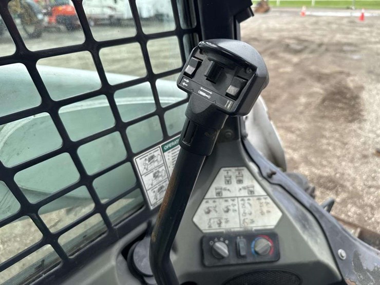 2012-bobcat-s750-image-11