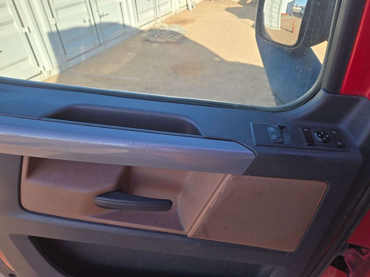 2019-freightliner-cascadia-123-sleeper-cab-truck-tractor-image-19