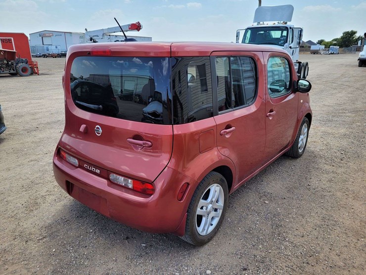 2010-nissan-cube-image-5