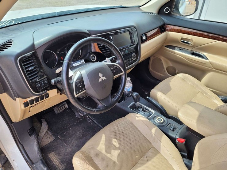 2014-mitsubishi-outlander-image-15