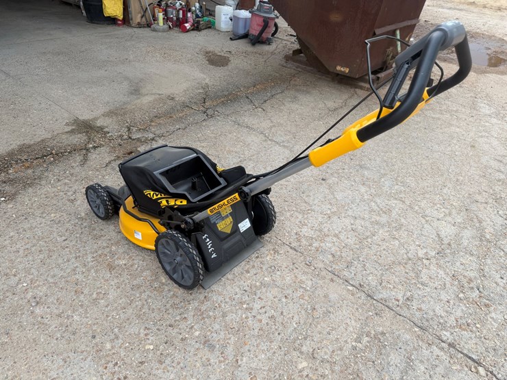 #2005-•-dewalt-rwd-push-mower-image-4