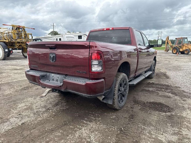2022-ram-2500-big-horn-image-3