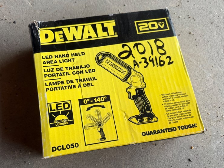 #2018-•-dewalt-20v-led-handheld-area-light-image-2