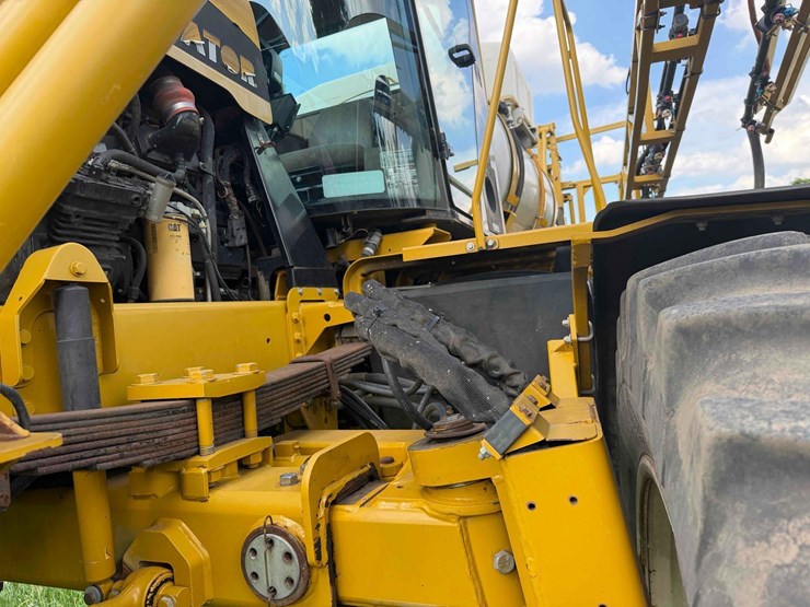 rogator-864-sprayer-image-9