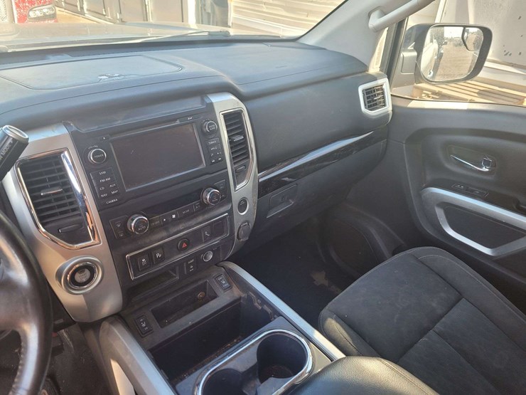 2017-nissan-titan-image-15