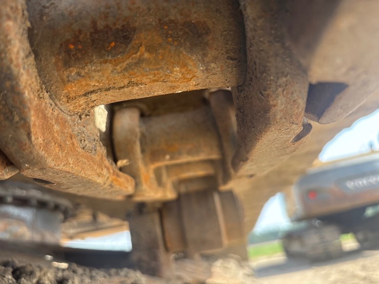 2010-deere-240d-lc-image-14