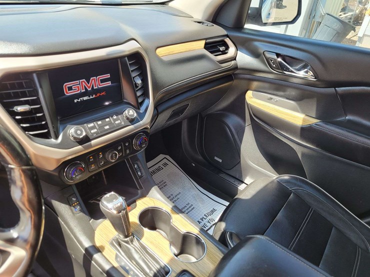 2018-gmc-acadia-denali-image-16