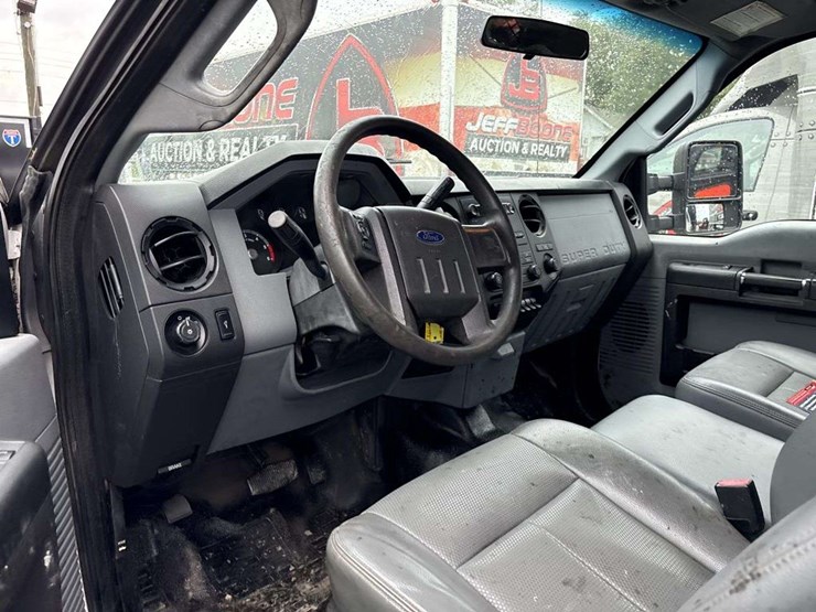 2014-ford-f550-xl-image-13
