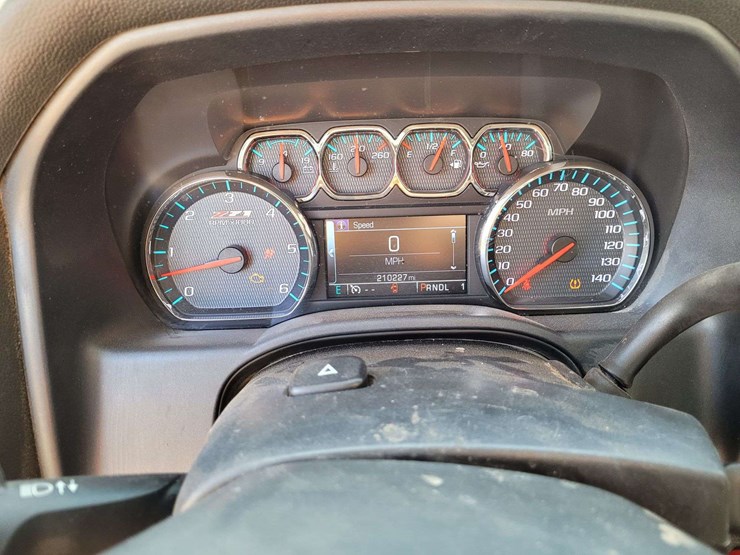 2017-chevrolet-silverado-2500-lt-image-18