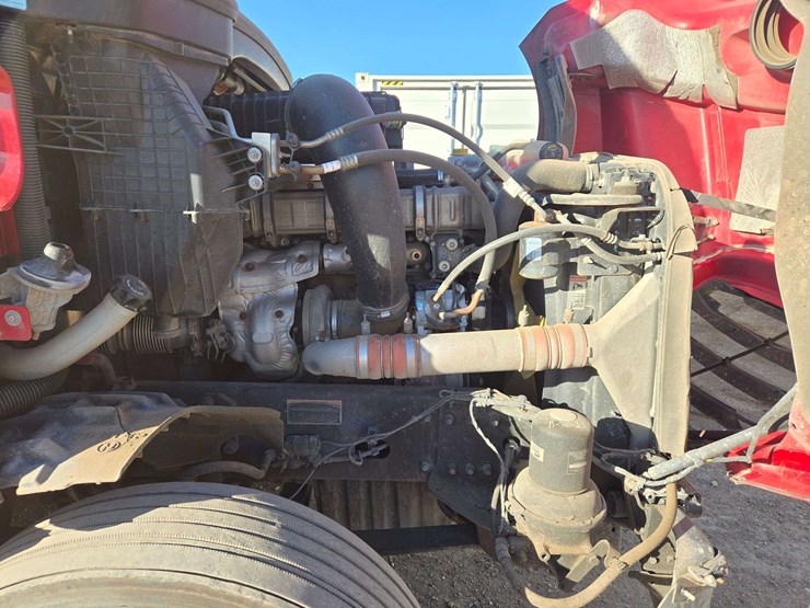 2019-freightliner-cascadia-123-sleeper-cab-truck-tractor-image-33