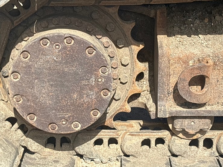 2010-deere-240d-lc-image-13