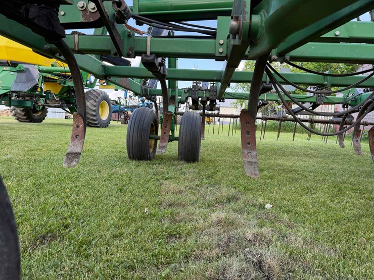john-deere-chisel-plow-image-12